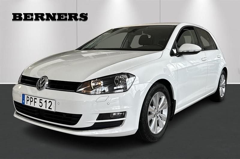 Vit Begagnad 2014 VW Golf VII Highline Sedan | 179 900 kr (Marknadspris) - Bild 1/4