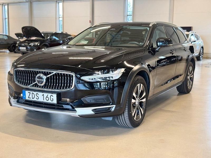 Svart Begagnad 2023 Volvo V90 CC Kombi | 499 900 kr (Lite dyr) - Bild 1/4