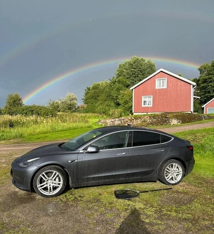 Begagnad 2020 Tesla Model 3 Long Range AWD Sedan | 229 000 kr (Marknadspris) - Bild 1/2