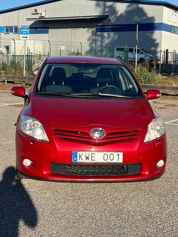 Begagnad 2010 Toyota Auris Halvkombi | 45 000 kr (Bra pris) - Bild 1/4