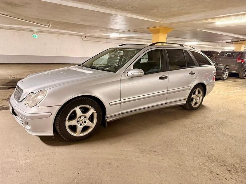 Begagnad Mercedes C220 150 HK (110 kW) 2006
