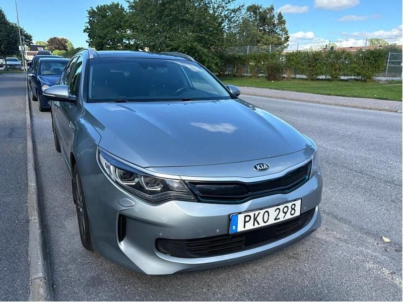 Grå Begagnad 2018 Kia Optima Hybrid Comfort Sedan | 139 000 kr (Bra pris) - Bild 1/4