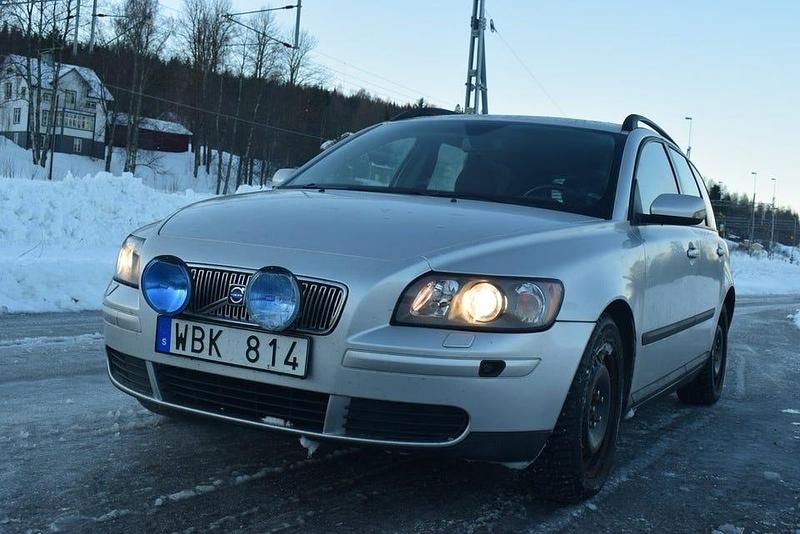 Begagnad Volvo V50 140 HK (102 kW) 2005 Grå Kombi