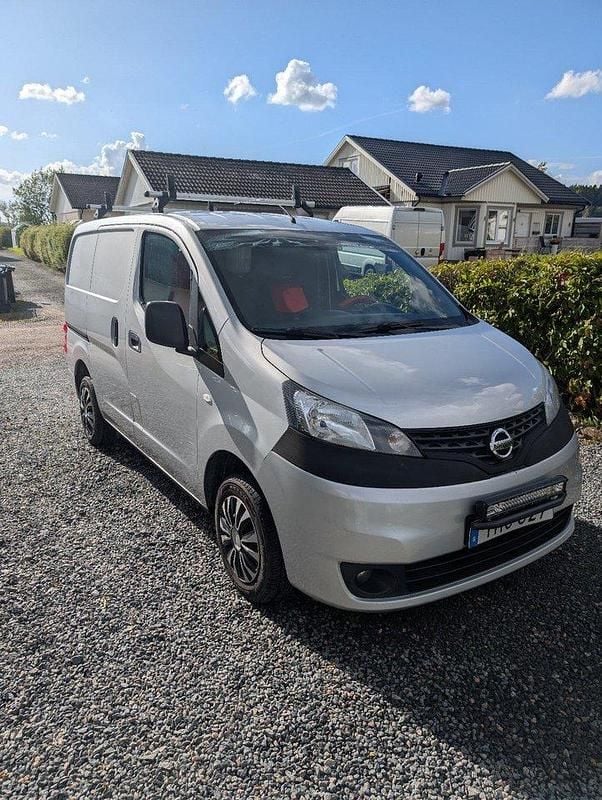 Silver Begagnad 2018 Nissan NV200 Van | 85 000 kr (Marknadspris) - Bild 1/4