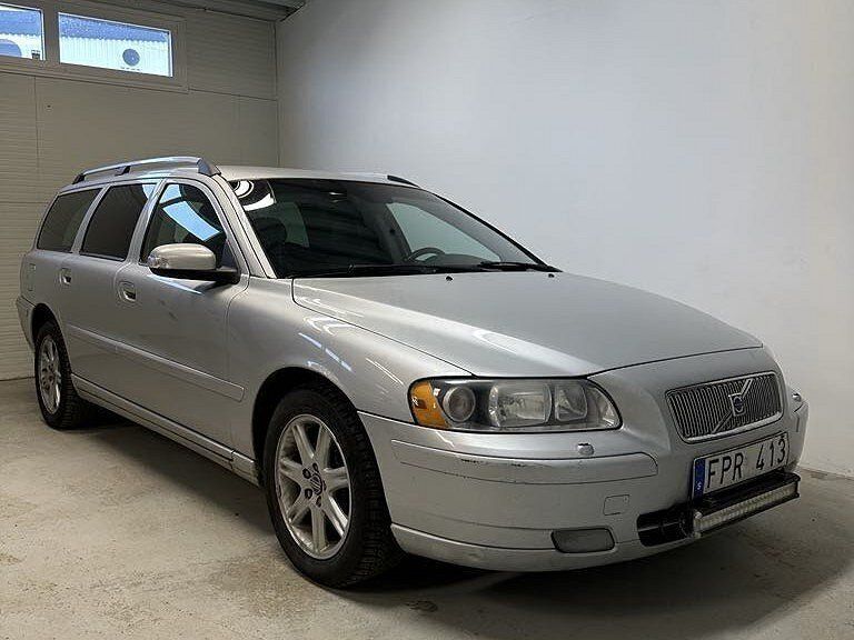 Ljusgrå Begagnad 2007 Volvo V70 Momentum Kombi | 24 900 kr (Bra pris) - Bild 1/4