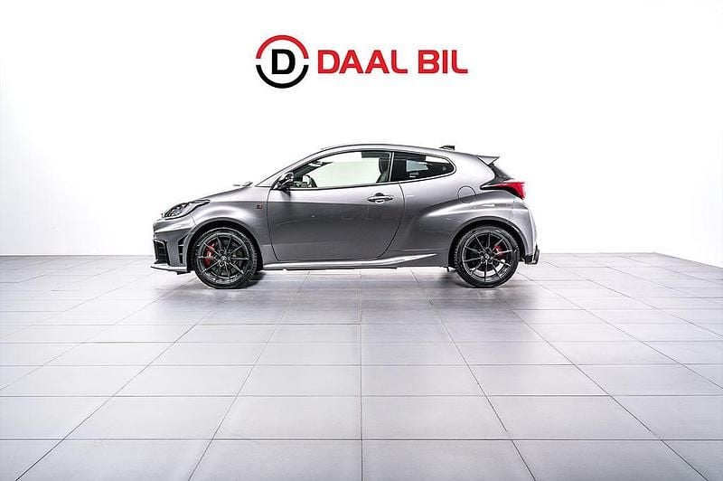 Begagnad Toyota Yaris 280 HK (205 kW) 2024 Silver Halvkombi