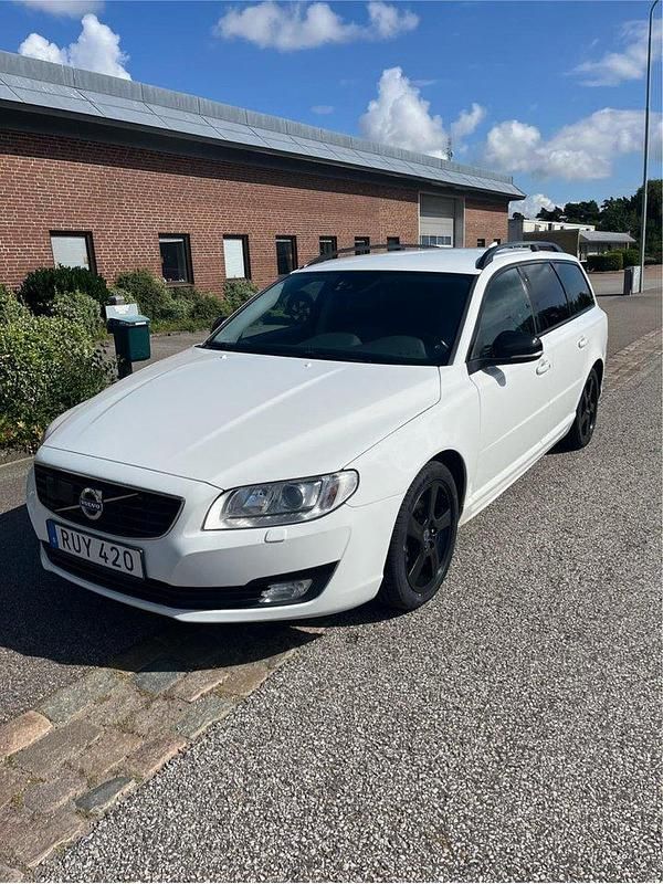 Vit Begagnad 2016 Volvo V70 Dynamic Kombi | 165 000 kr (Dyr) - Bild 1/4