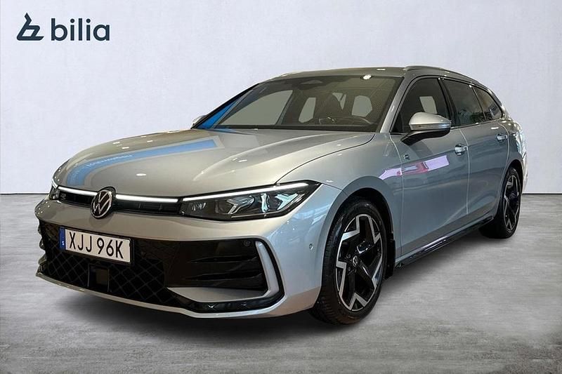 Begagnad VW Passat R-line 196 HK (144 kW) 2024 Silver Kombi
