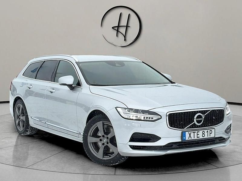 Begagnad Volvo V90 Momentum 253 HK (186 kW) 2020 Silver Kombi