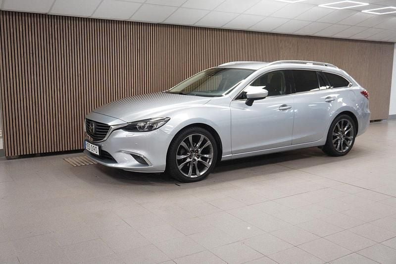Grå Begagnad 2015 Mazda 6 Kombi | 174 700 kr (Dyr) - Bild 1/4
