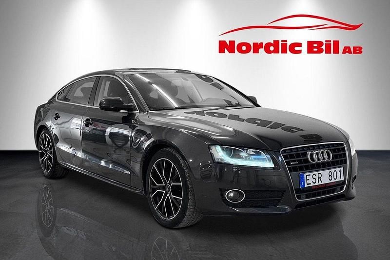 Grå Begagnad 2011 Audi A5 Sportback Comfort Halvkombi | 119 900 kr (Marknadspris) - Bild 1/4
