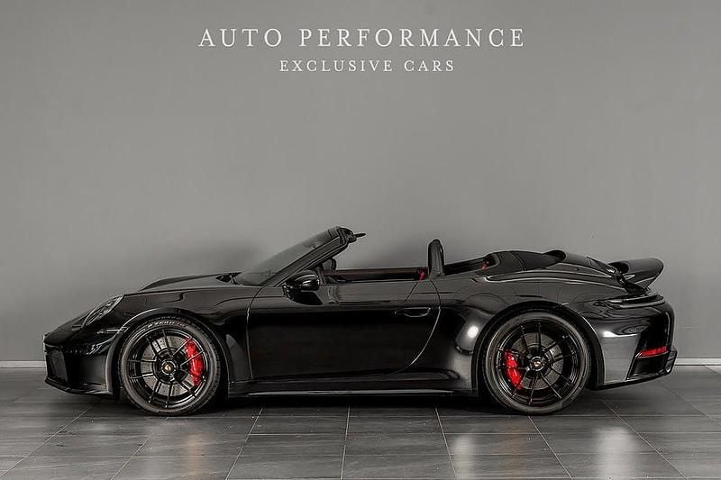 Begagnad Porsche 911 485 HK (356 kW) 2025 Svart Cab