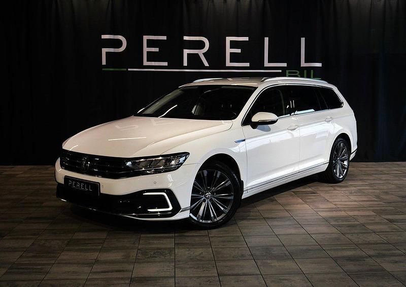 Vit Begagnad 2020 VW Passat Executive Kombi | 249 000 kr (Dyr) - Bild 1/4