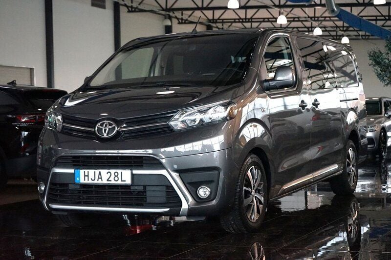 Mörkgrå (grå) Begagnad 2019 Toyota Proace Van | 179 500 kr (Dyr) - Bild 1/4