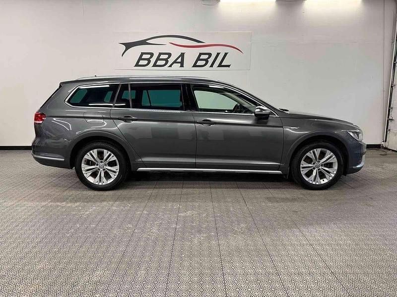 Mörkgrå (grå) Begagnad 2016 VW Passat Alltrack Kombi | 149 900 kr (Marknadspris) - Bild 1/4