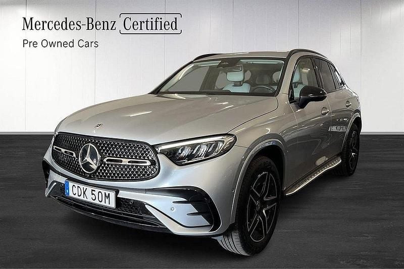 Silver Begagnad 2024 Mercedes GLC300e AMG line SUV | 799 900 kr (Dyr) - Bild 1/4