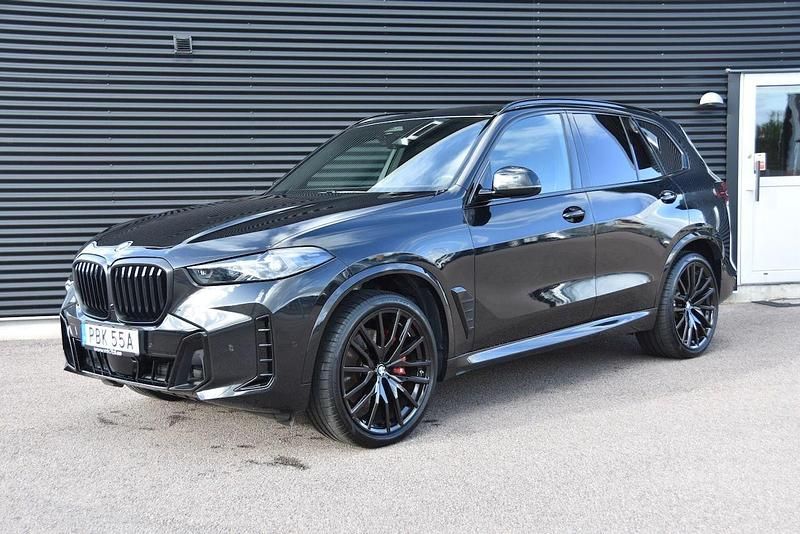 Svart Begagnad 2024 BMW X5 M Sport SUV | 869 900 kr - Bild 1/4