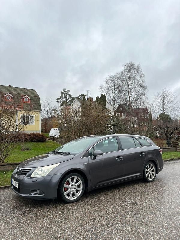 Begagnad 2010 Toyota Avensis Kombi | 45 000 kr (Bra pris) - Bild 1/4