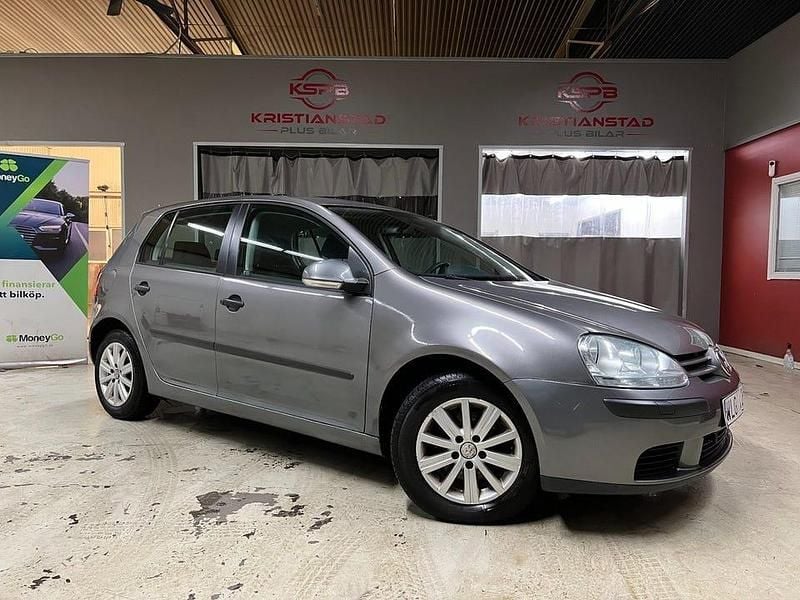 Mörkgrå Begagnad 2004 VW Golf IV Trendline Halvkombi | 33 900 kr (Marknadspris) - Bild 1/4