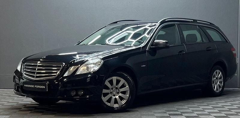 Svart Begagnad 2010 Mercedes E300 Classic Kombi | 79 900 kr - Bild 1/4