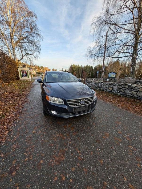 Blå Begagnad 2014 Volvo V70 Kinetic Kombi | 95 000 kr (Marknadspris) - Bild 1/4