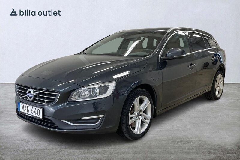 Grå Begagnad 2016 Volvo V60 Summum Kombi | 169 900 kr (Marknadspris) - Bild 1/4