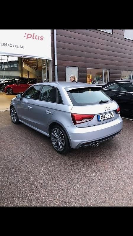 Silver Begagnad 2018 Audi A1 Sportback S-Line Halvkombi | 135 000 kr (Bra pris) - Bild 1/4