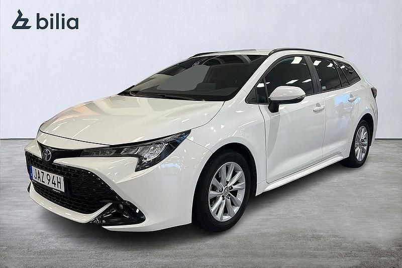Vit Begagnad 2024 Toyota Corolla Active Kombi | 239 000 kr (Superpris) - Bild 1/3