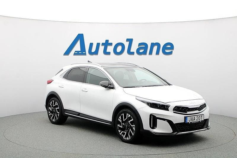 Vit Begagnad 2022 Kia XCeed Advance SUV | 269 900 kr (Marknadspris) - Bild 1/3