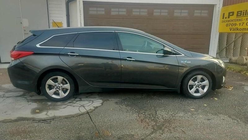 Grå Begagnad 2012 Hyundai i40 Kombi | 67 000 kr (Marknadspris) - Bild 1/4