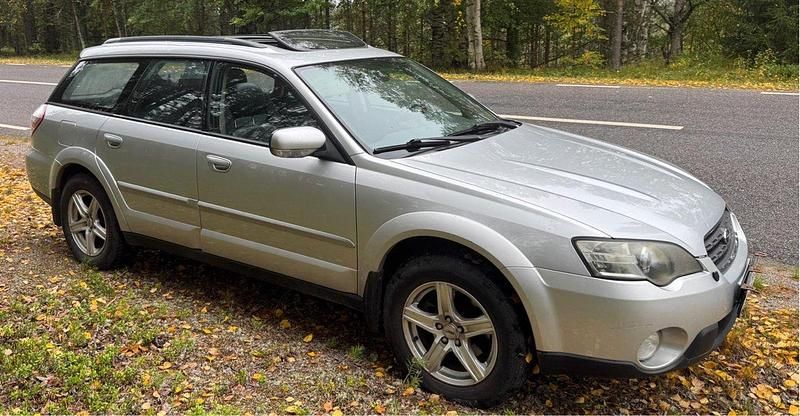Silver Begagnad 2004 Subaru Outback SUV | 19 000 kr (Marknadspris) - Bild 1/4