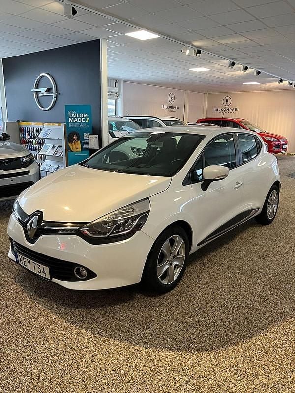 Vit Begagnad 2015 Renault Clio IV Halvkombi | 74 900 kr (Lite dyr) - Bild 1/4