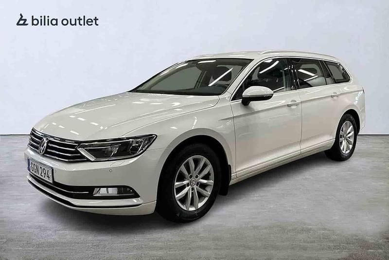 Vit Begagnad 2018 VW Passat Kombi | 229 900 kr (Marknadspris) - Bild 1/1