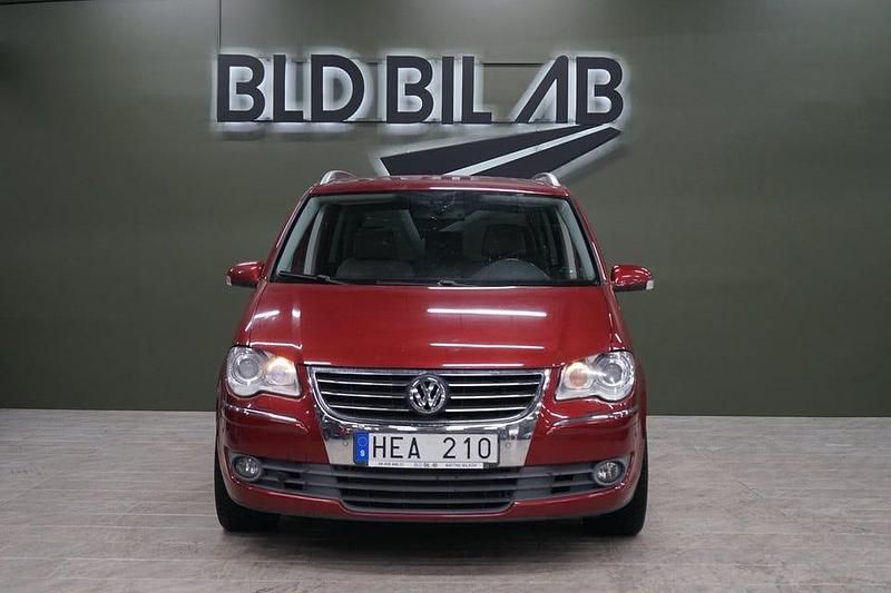 Begagnad VW Touran Highline 140 HK (102 kW) 2008 Röd Minibuss