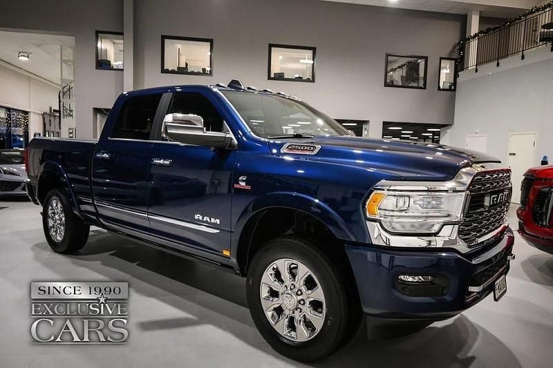 Patriot blue metallic Begagnad 2022 Dodge Ram Limited Pickup | 1 148 750 kr (Marknadspris) - Bild 1/4