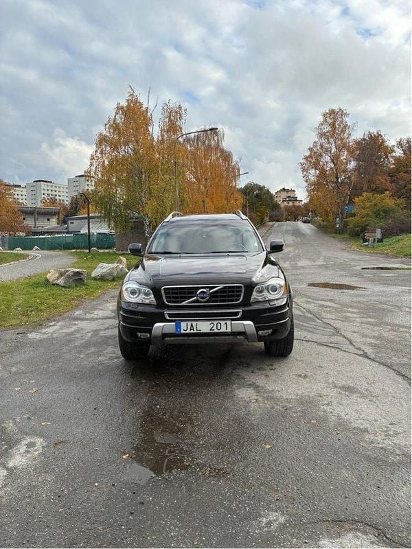 Svart Begagnad 2013 Volvo XC90 Momentum SUV | 160 000 kr (Marknadspris) - Bild 1/4