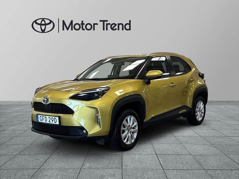 Gul Begagnad 2022 Toyota Yaris Cross Active SUV | 254 900 kr (Bra pris) - Bild 1/3