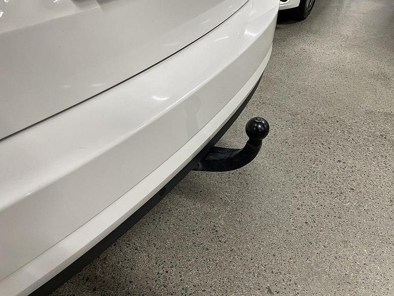 Begagnad Skoda Octavia Ambition 150 HK (110 kW) 2018 Vit Kombi