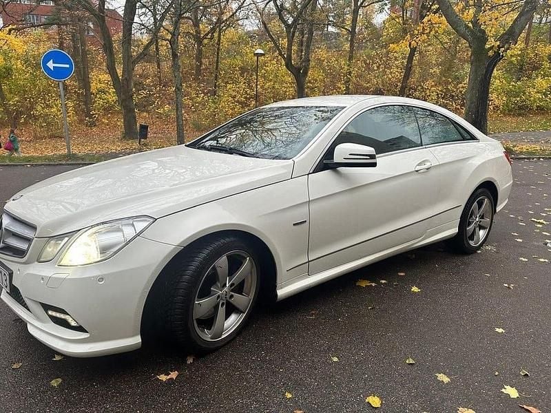 Begagnad Mercedes E200 AMG 184 HK (135 kW) 2010 Vit Sportkupé