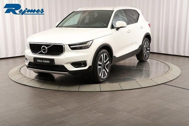 Vit (ice vit) Begagnad 2020 Volvo XC40 Momentum SUV | 289 900 kr (Bra pris) - Bild 1/4