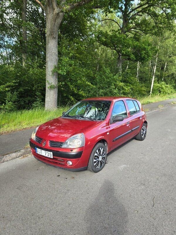 Röd Begagnad 2006 Renault Clio R.S. Authentique Halvkombi | 20 000 kr (Bra pris) - Bild 1/4
