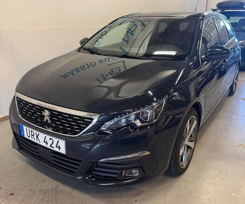 Mörkgrå Begagnad 2018 Peugeot 308 GT-line Kombi | 137 900 kr (Marknadspris) - Bild 1/4