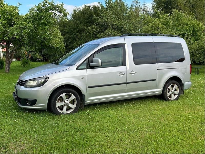 Silver Begagnad 2013 VW Caddy Maxi Minibuss | 75 000 kr - Bild 1/4