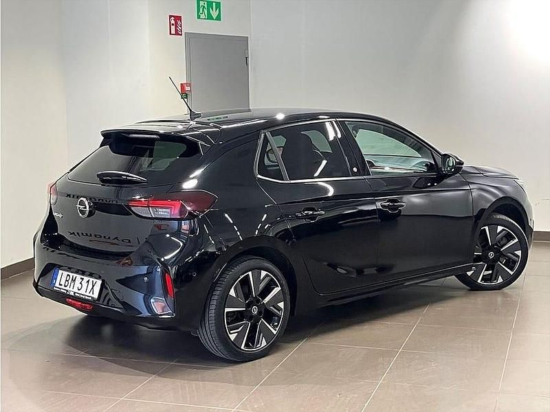Begagnad Opel Corsa-e 100 kW (136 HK) 2022 Diamond black Halvkombi