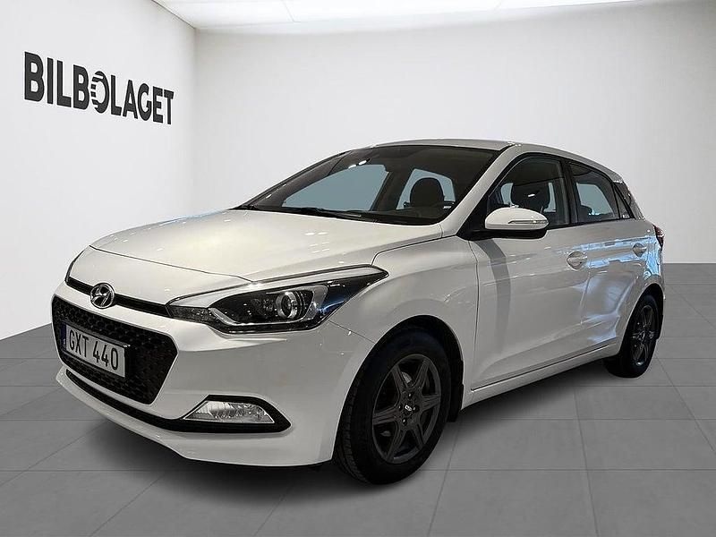 Vit Begagnad 2015 Hyundai i20 Premium | 124 900 kr (Lite dyr) - Bild 1/4