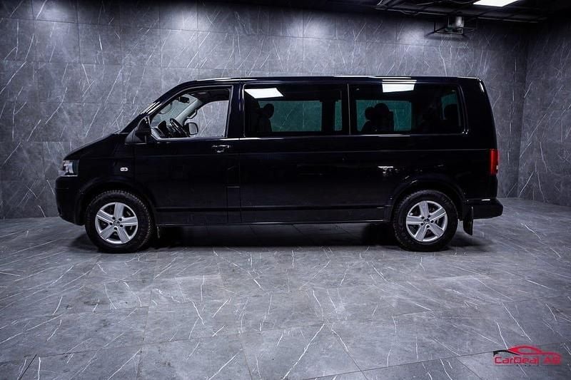 Begagnad VW Multivan Comfortline 140 HK (102 kW) 2013 Svart