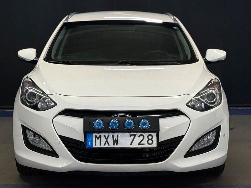 Begagnad Hyundai i30 111 HK (81 kW) 2012 Vit Kombi