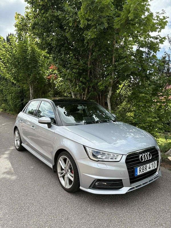 Silver Begagnad 2016 Audi A1 Sportback Sport Halvkombi | 115 000 kr (Marknadspris) - Bild 1/4