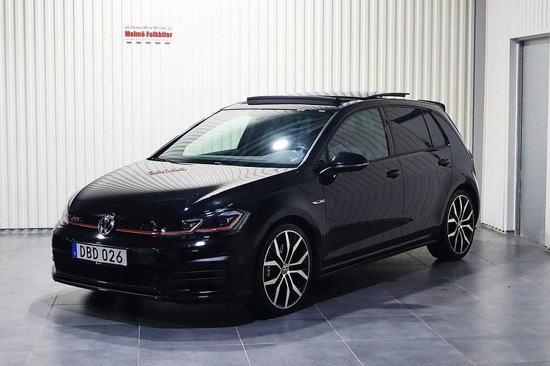 Svart Begagnad 2017 VW Golf VII GTI Halvkombi | 269 900 kr (Lite dyr) - Bild 1/4
