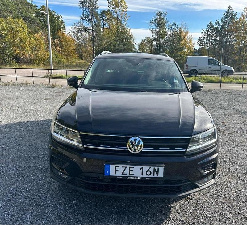 Svart Begagnad 2020 VW Tiguan SUV | 265 000 kr (Bra pris) - Bild 1/4